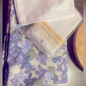 Lilac flowered tablecloth+5 Wms-Sonoma napkins.